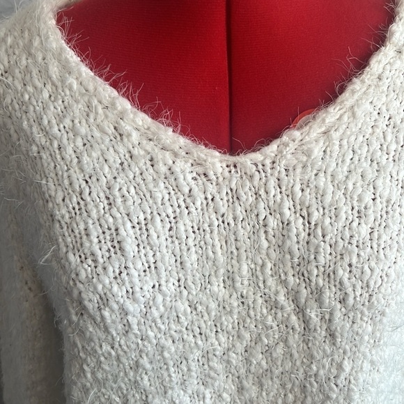 SM302 Kenneth Cole reaction fuzzy soft chunky knit sweater - Picture 2 of 5